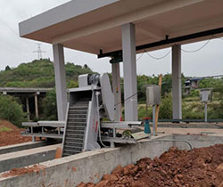 �Ĵ�üɽĳ��ˮ����װ�ֳ�